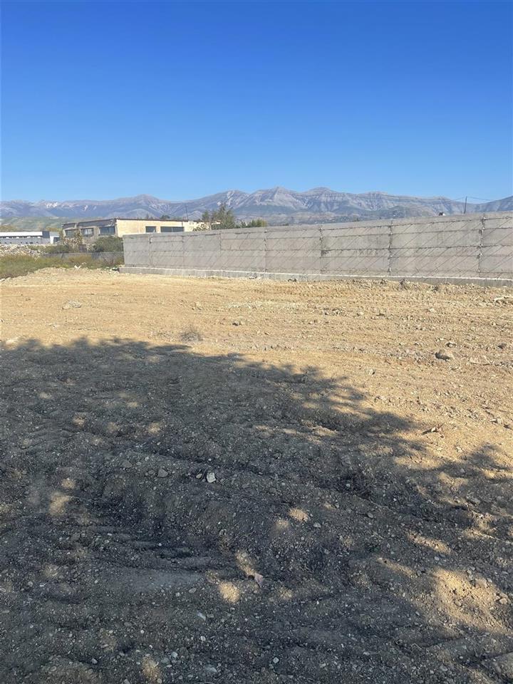 Shitet toke truall Vrion Sarande me hipoteke