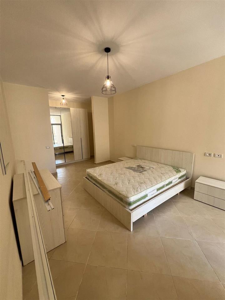 Shitet apartament 2+1 te jedasi