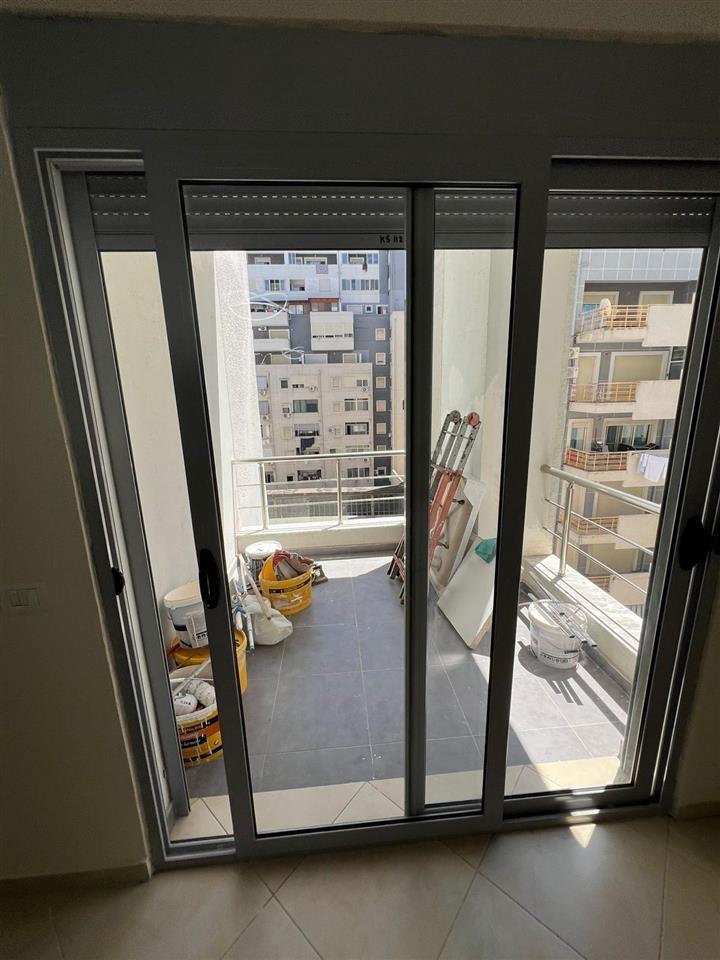 Shitet apartament 2+1 te jedasi