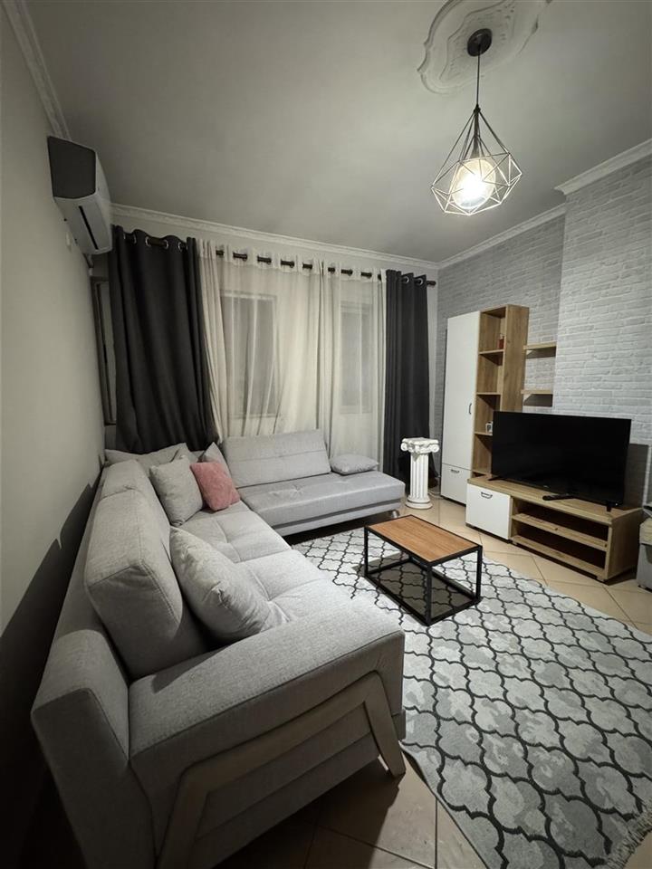 Tirane, jepet me qera 1+1 Kati 8, 65 m² 40.000 Leke Astir