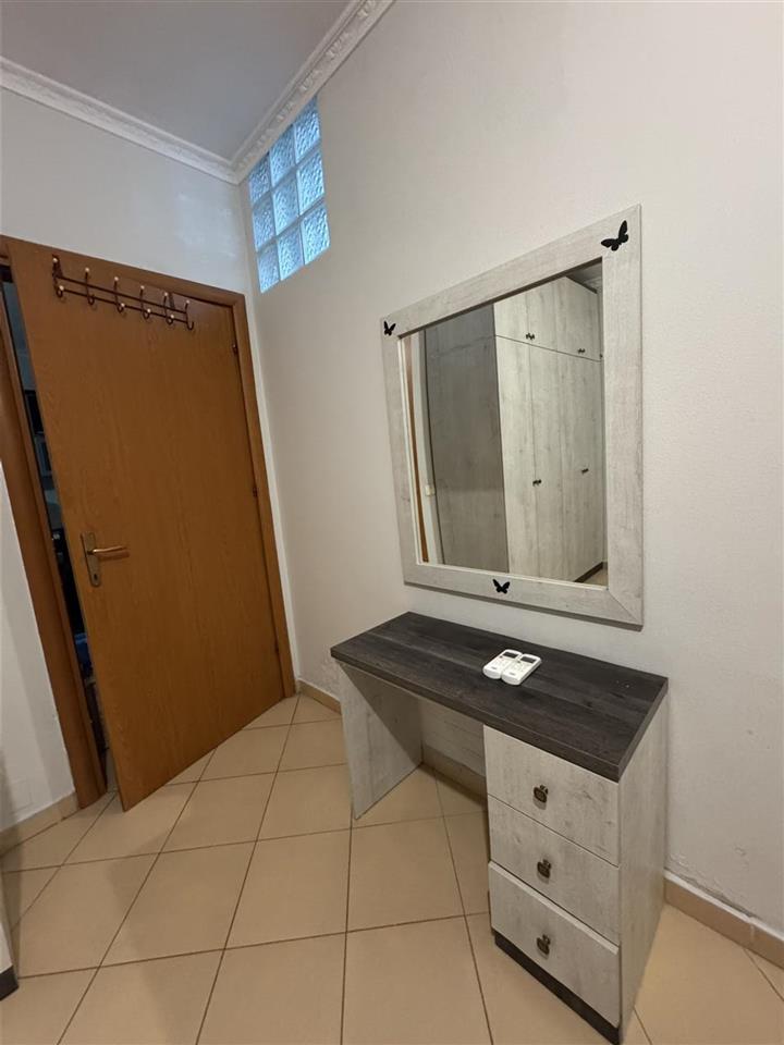 Tirane, jepet me qera 1+1 Kati 8, 65 m² 40.000 Leke Astir