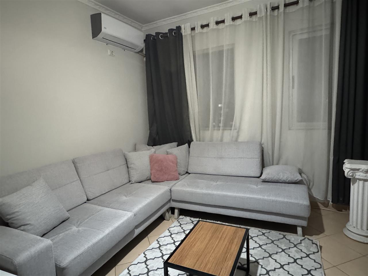 Tirane, jepet me qera 1+1 Kati 8, 65 m² 40.000 Leke Astir