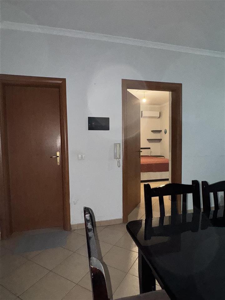 Tirane, jepet me qera 1+1 Kati 8, 65 m² 40.000 Leke Astir