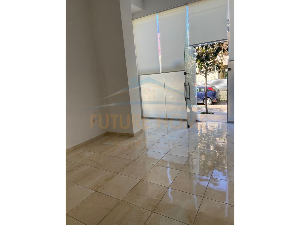 Ambjent per Qera ,Unaza e Re 300 Euro