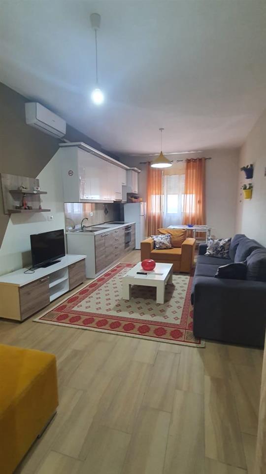 Jepet me qera Apartament i mobiluar 2+1