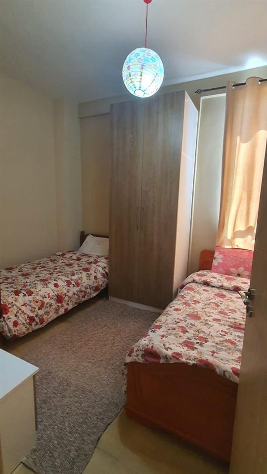 Jepet me qera Apartament i mobiluar 2+1