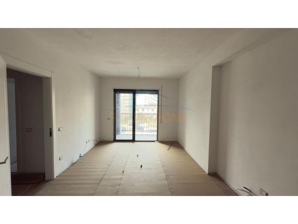 Shitet, Apartament 2+1+2 Poste Parkimi, Bulevardi i Ri, Tira