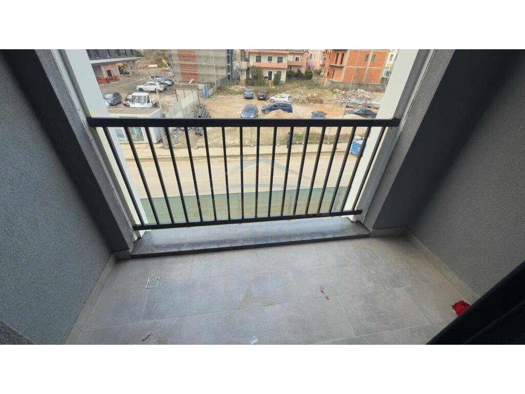 Shitet, Apartament 2+1+2 Poste Parkimi, Bulevardi i Ri, Tira