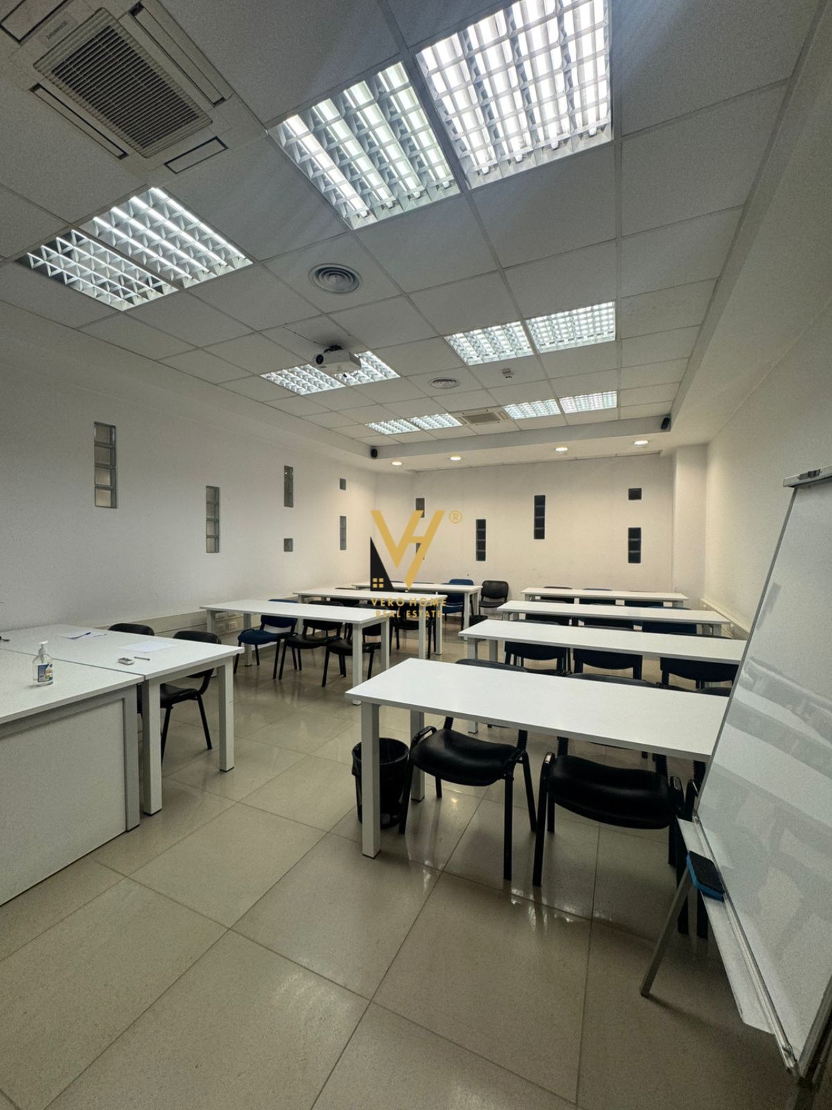 ZYRE 1.000 M2 ME QERA TE KOM DELIJORGJI 6.000 EURO