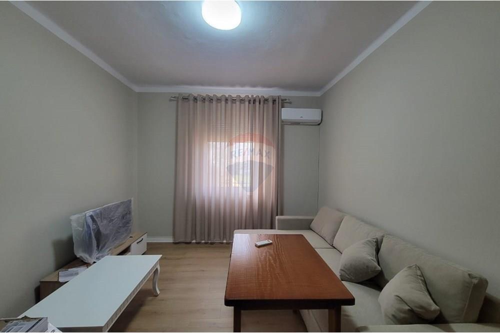 Apartament – Për Qira – Bllok, Shqipëri Jepet me Qira 1+1 Te