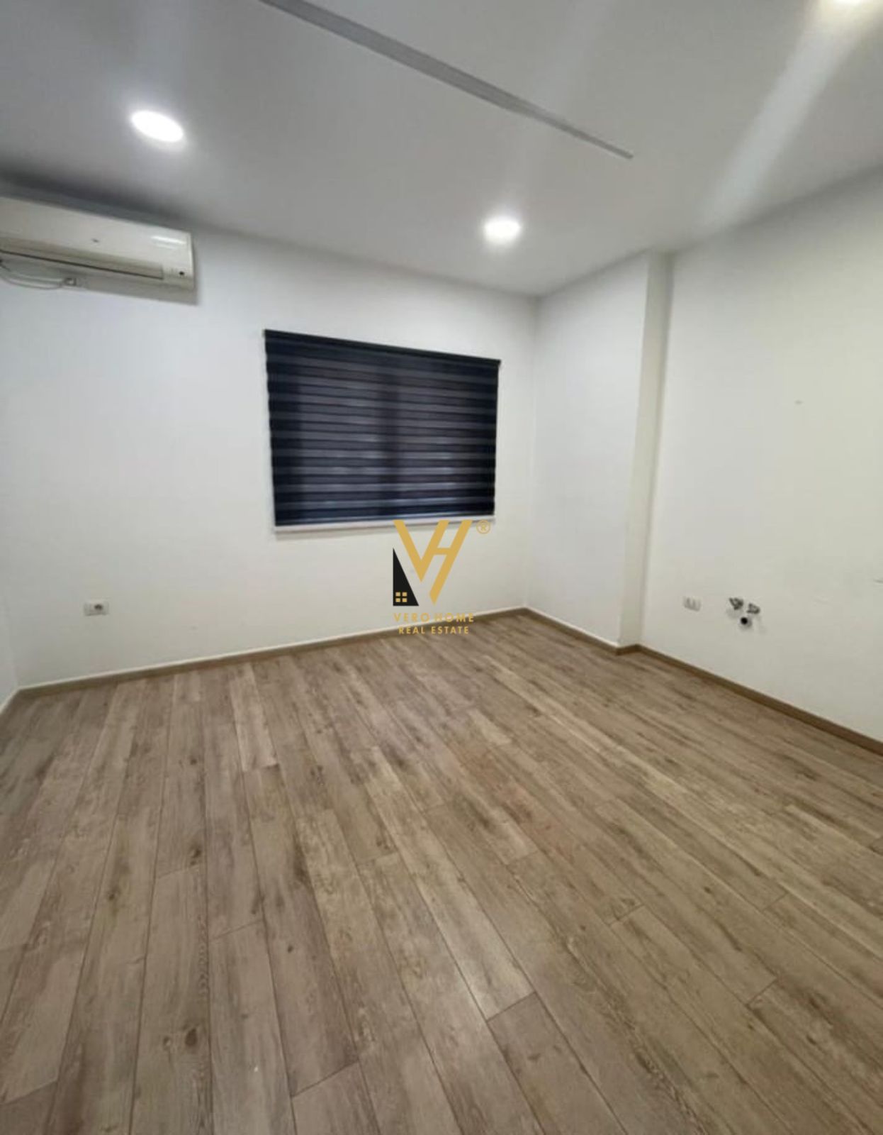 122 M2 ME QERA TE RRUGA ELBASANIT 1.300 EURO