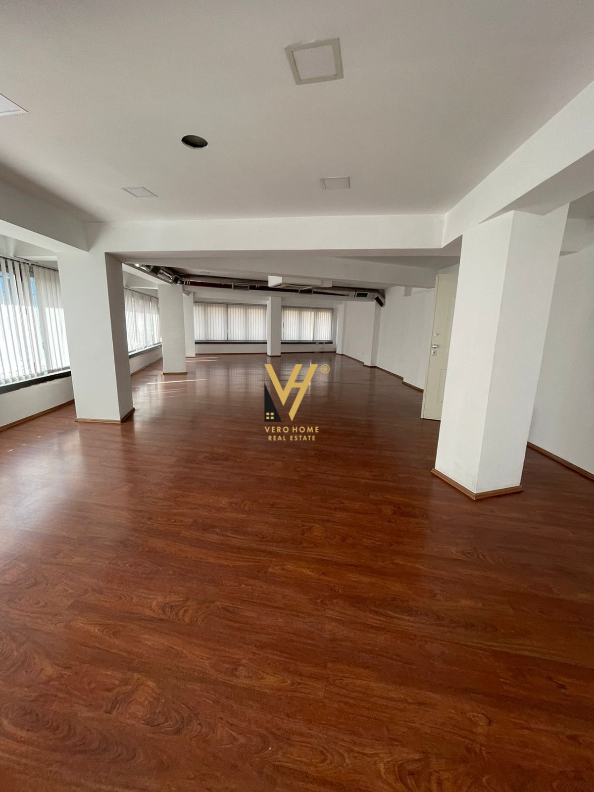 ZYRE 220 M2 ME QERA TE SELVIA 2.000 EURO