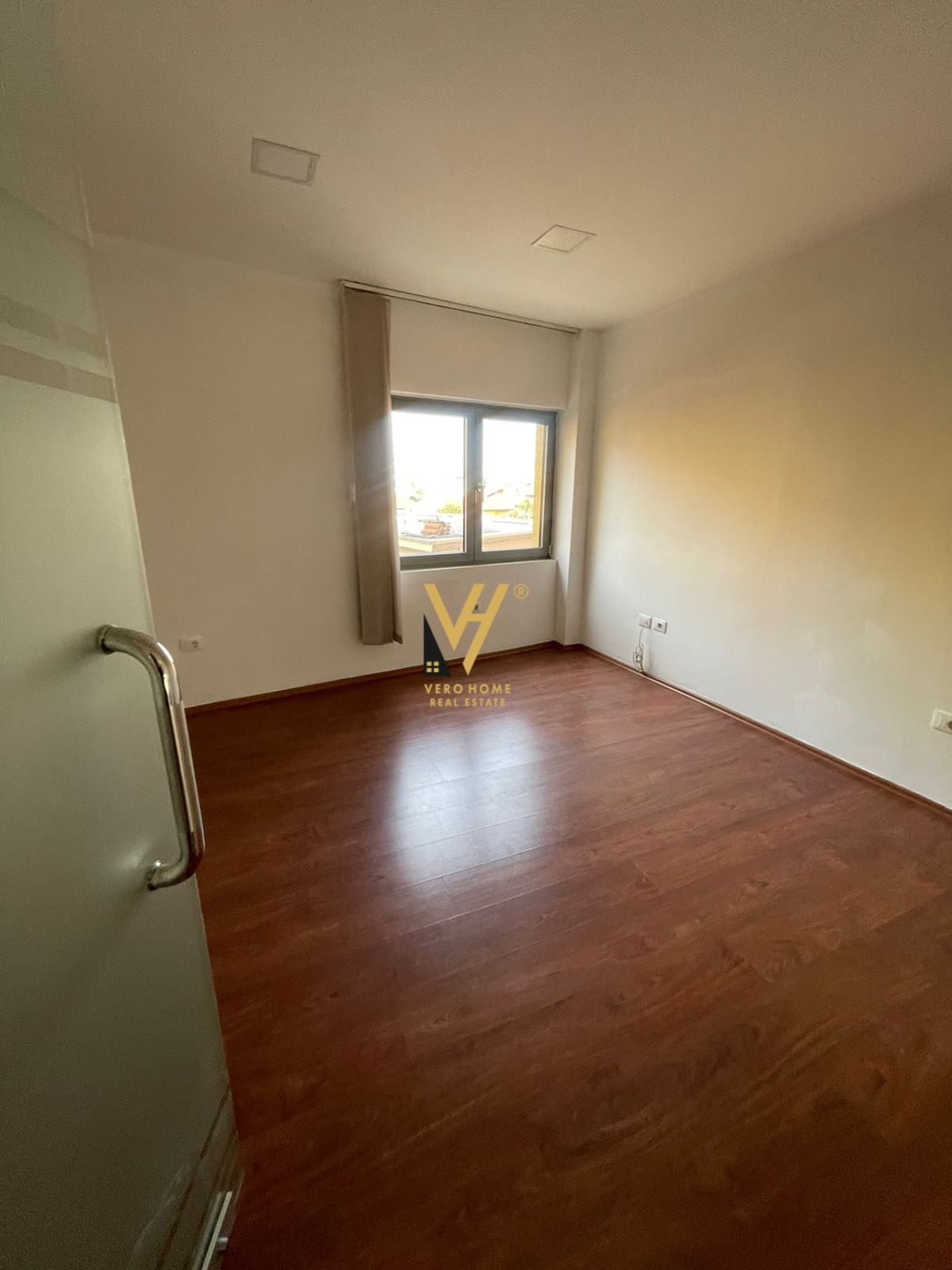 ZYRE 220 M2 ME QERA TE SELVIA 2.000 EURO