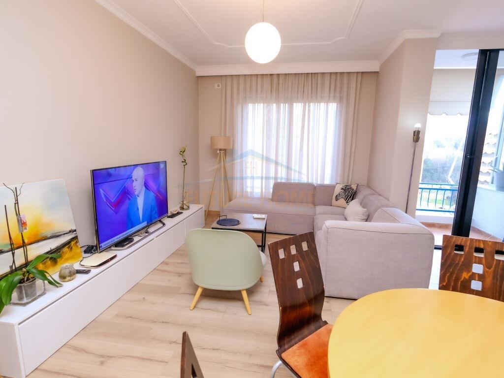 Shitet, Apartament 2+1, Liqeni Artificial.