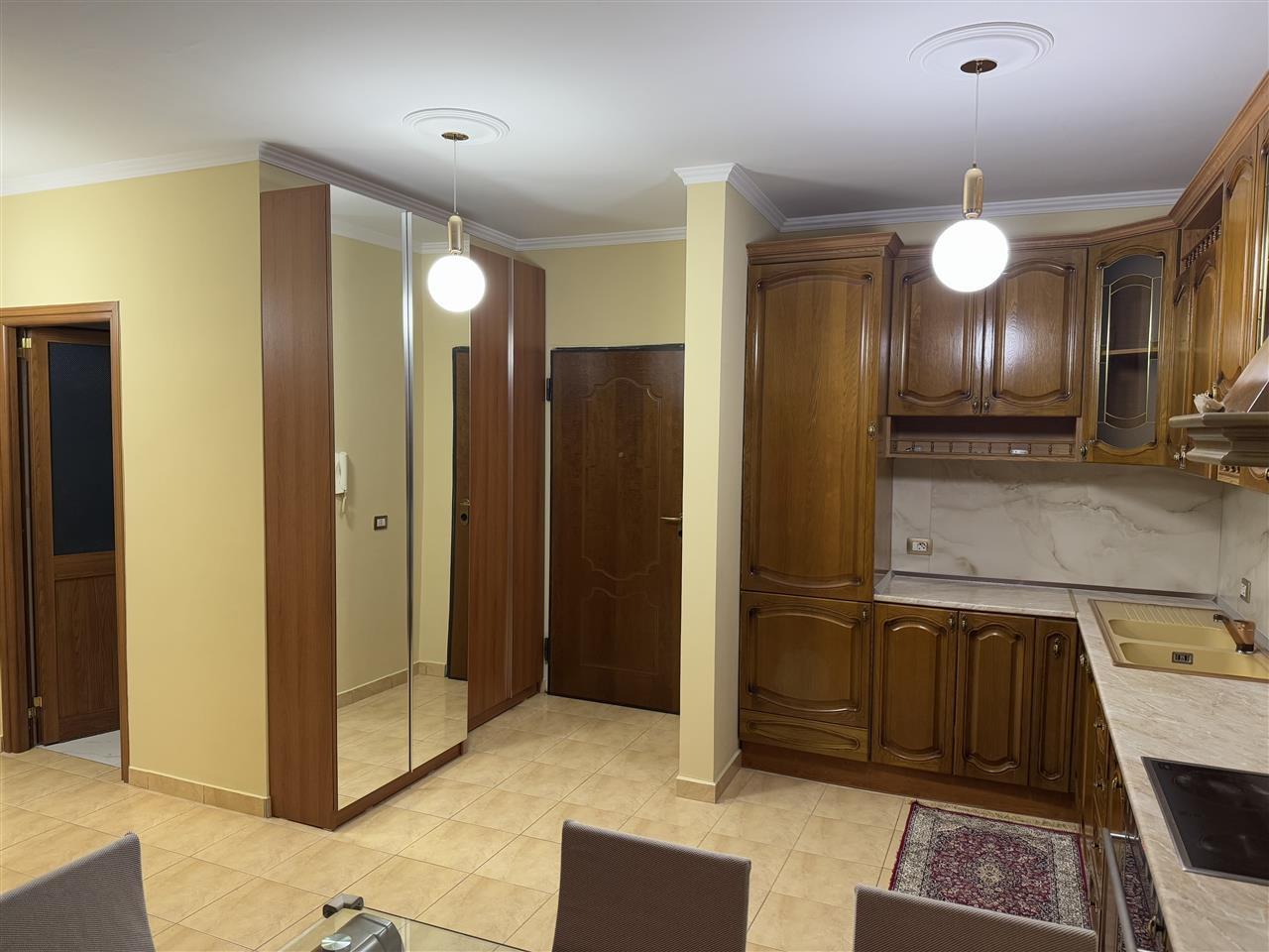 Apartament 2+1 me qera, ne ish-Bllok, perballe Njesise 5