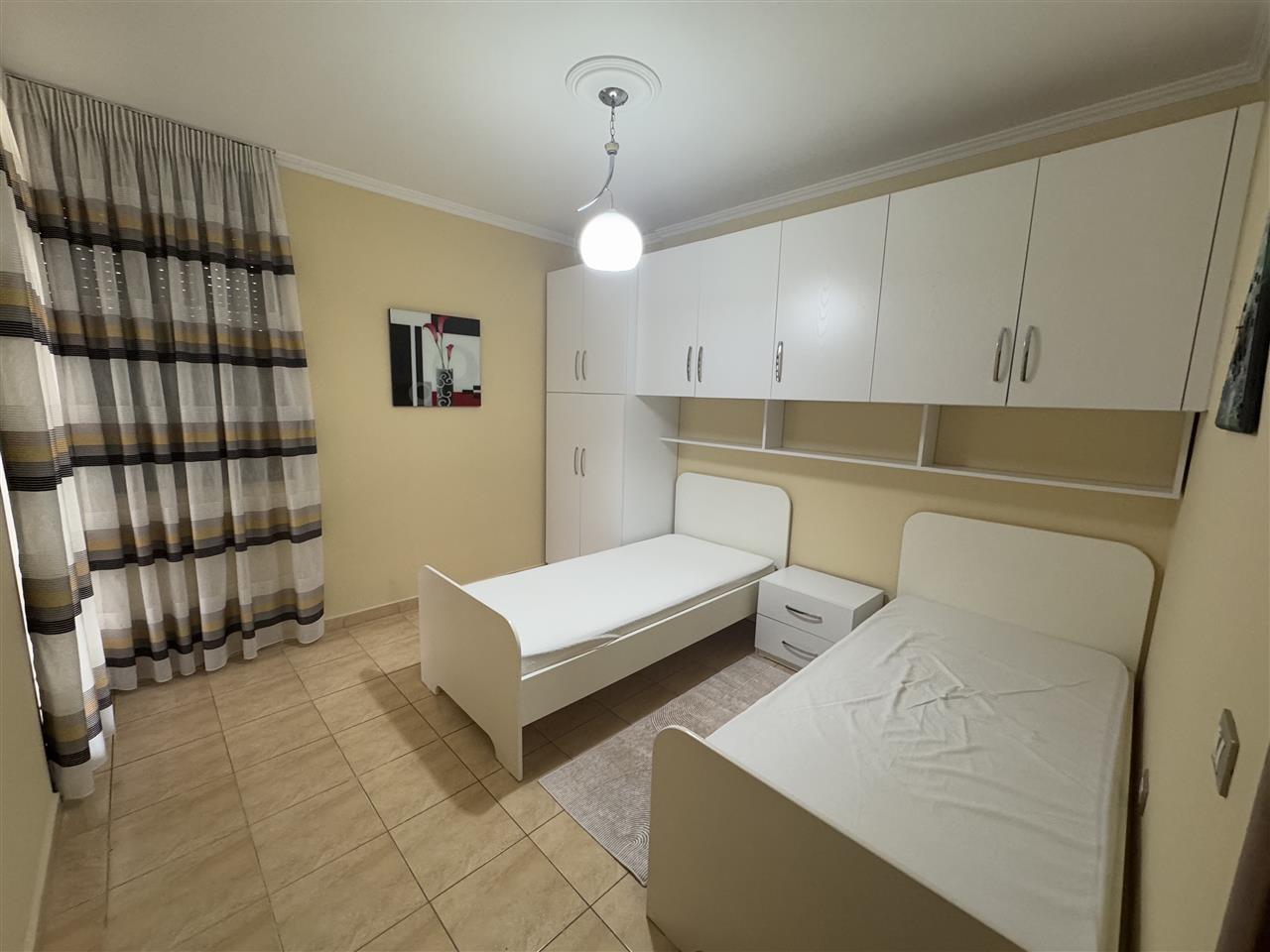Apartament 2+1 me qera, ne ish-Bllok, perballe Njesise 5