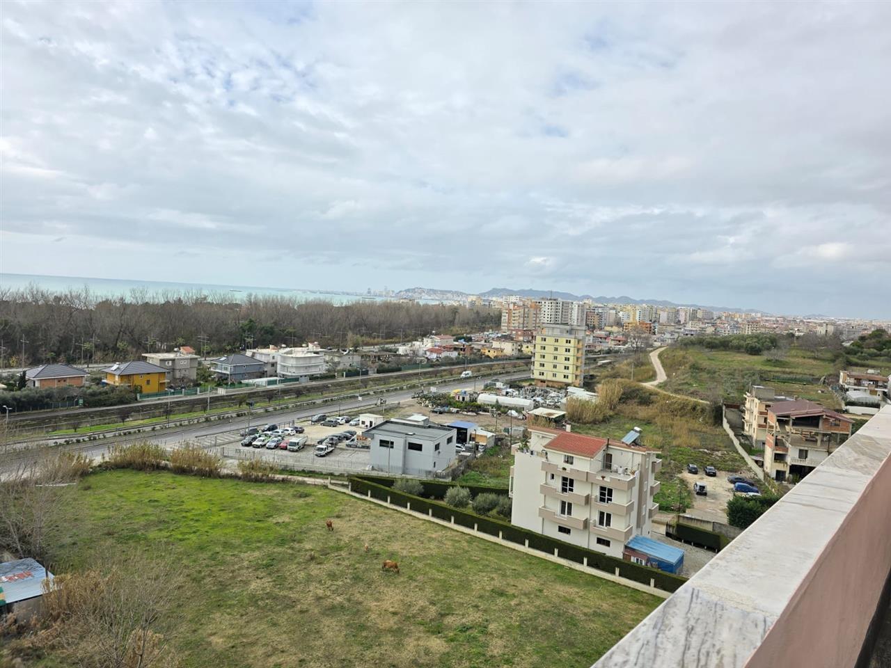 PAPAFINGO ME PAMJE DETI NE UNAZE PER SHITJE !