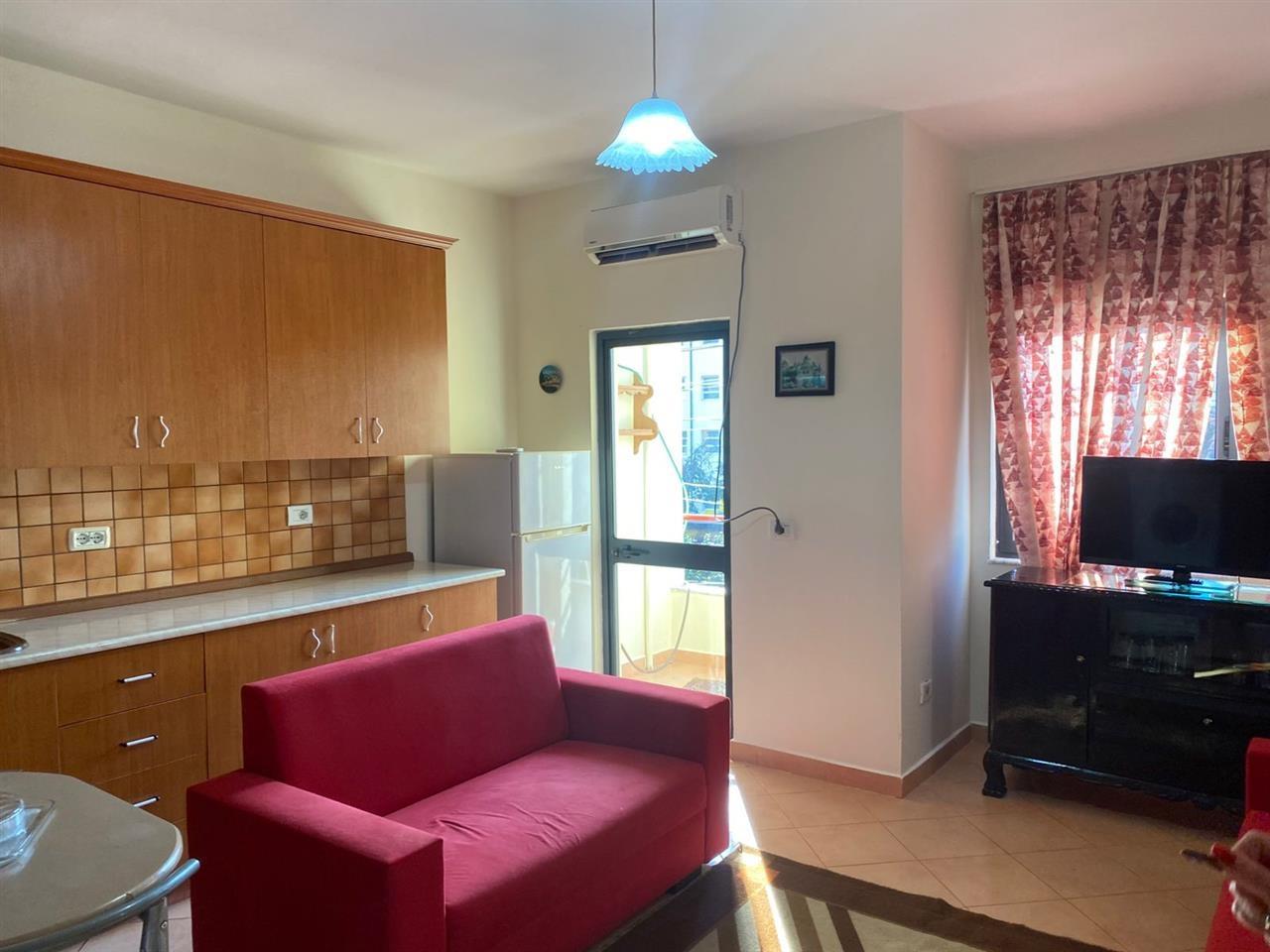 Jepet me qera Apartament 1+1 ne rrugen Metrush Luli Tirane