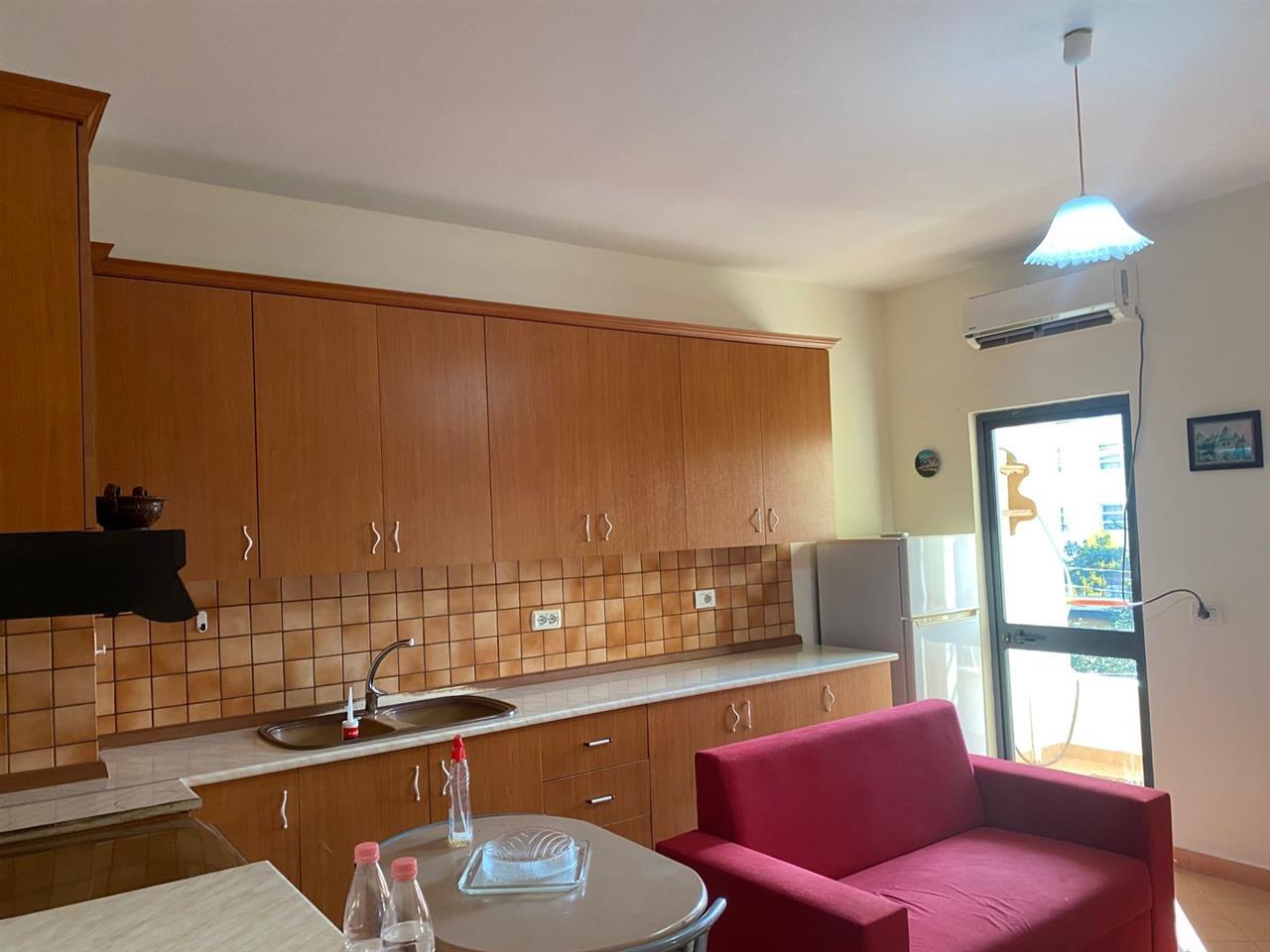 Jepet me qera Apartament 1+1 ne rrugen Metrush Luli Tirane