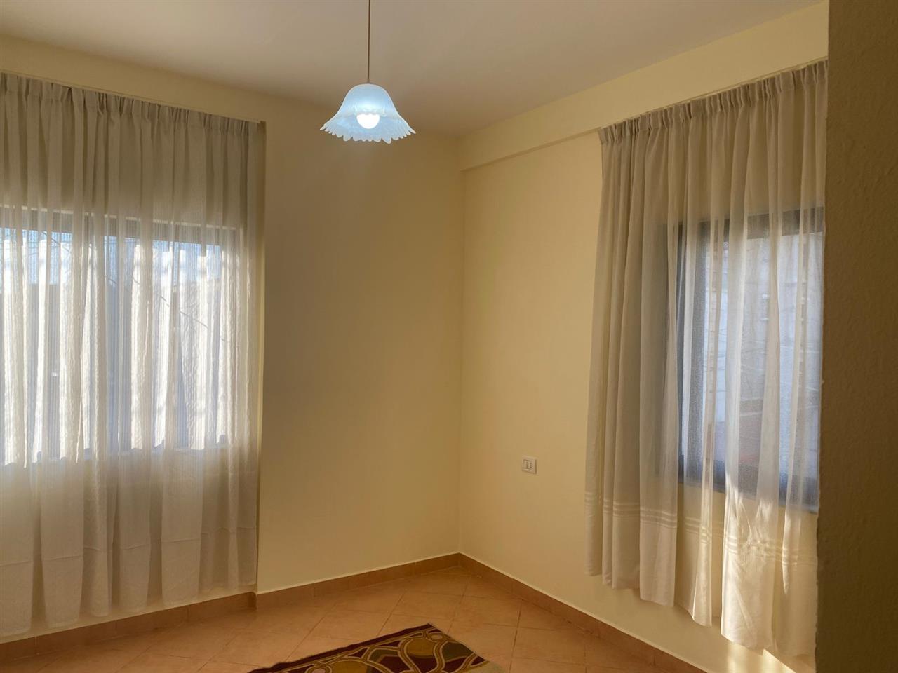 Jepet me qera Apartament 1+1 ne rrugen Metrush Luli Tirane