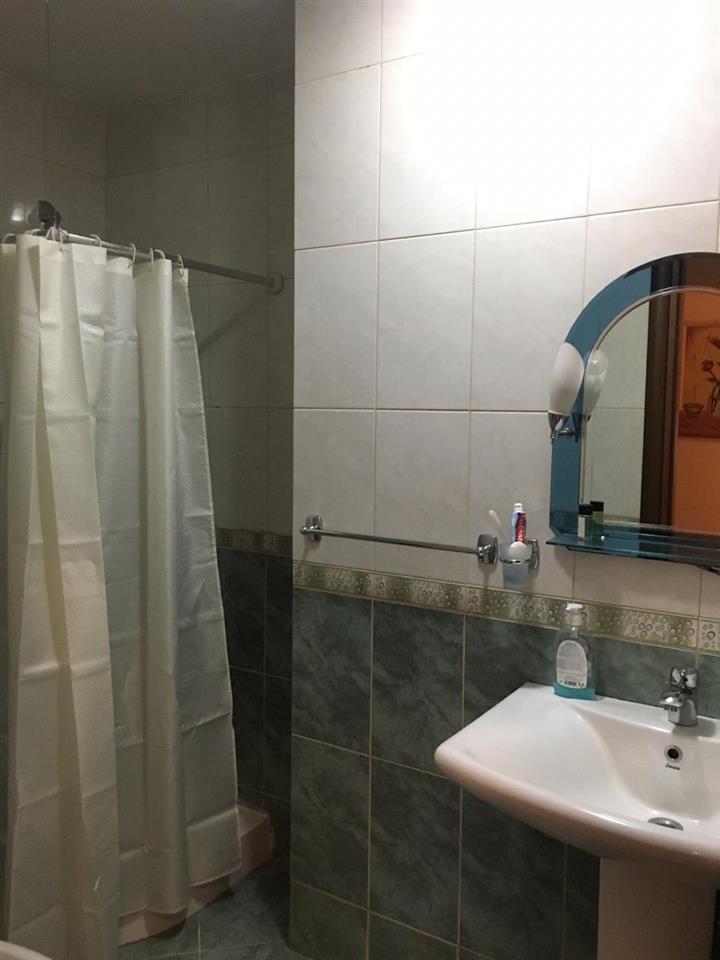 Jepet me qera Apartament 1+1 ne rrugen Metrush Luli Tirane