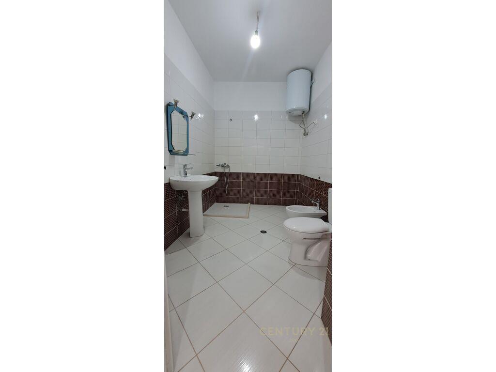 Apartament 2+1+2 ne Misto Mame pallatet Çabej!IRG108019