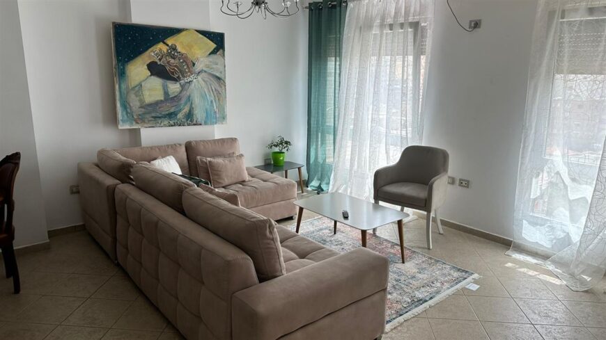 apartament me qira ne Zonen e Pazarit te Ri, pa komision