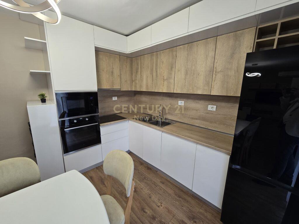 SHITET APARTAMENT 2+1+2 + DEPO PRANE MUZEUMIT TE DESHMOREVE!