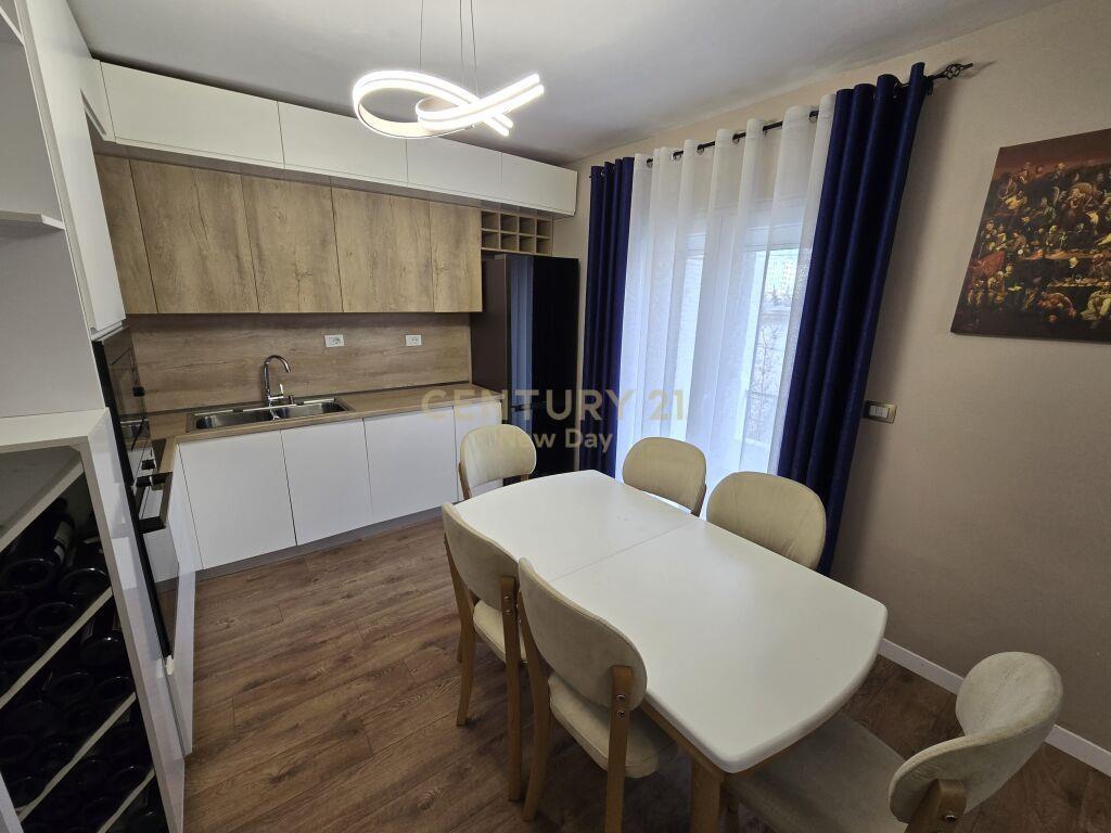 SHITET APARTAMENT 2+1+2 + DEPO PRANE MUZEUMIT TE DESHMOREVE!