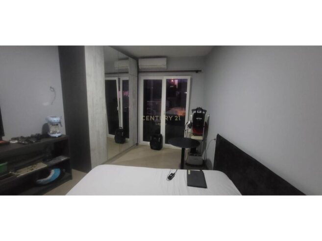 Jepet ambient me qera me 14 dhoma individuale