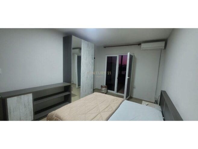 Jepet ambient me qera me 14 dhoma individuale