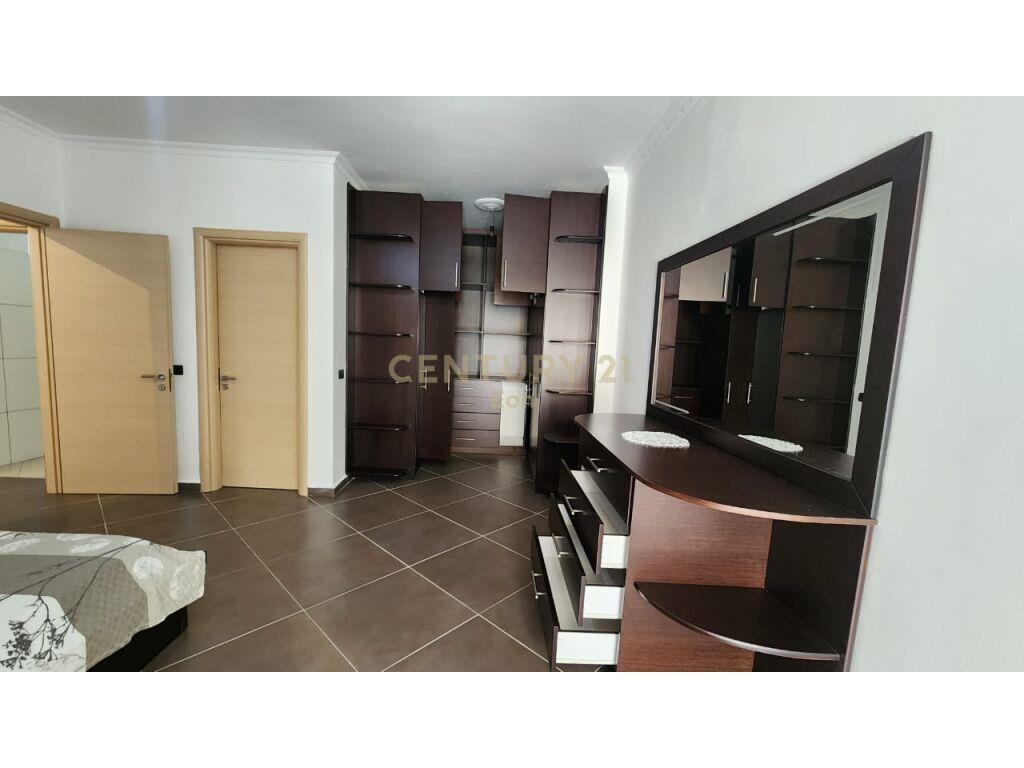 JEPET APARTAMENT 2+1+2 ME QIRA TEK VILA E ZOGUT!