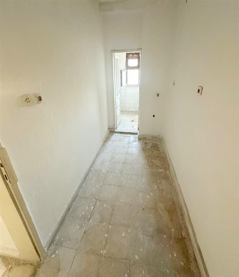 Kavaje, apartament 2+1,perballe shkolles profesionale.