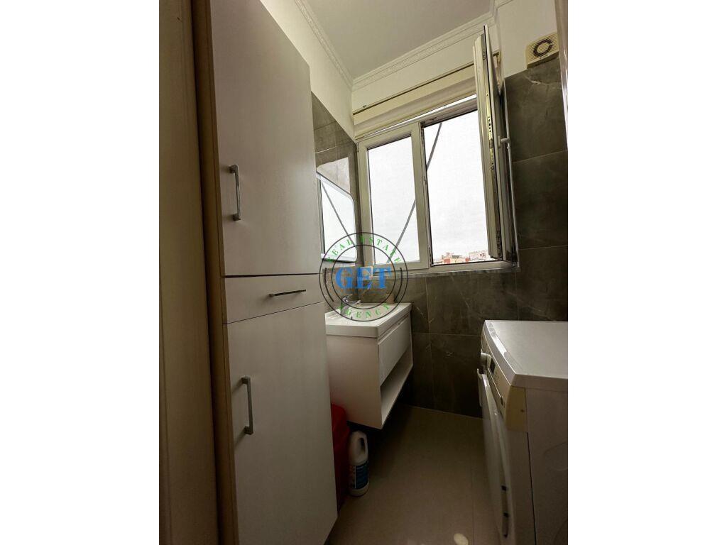 Shitet, Apartament 2+1,Bashkia, Durres!