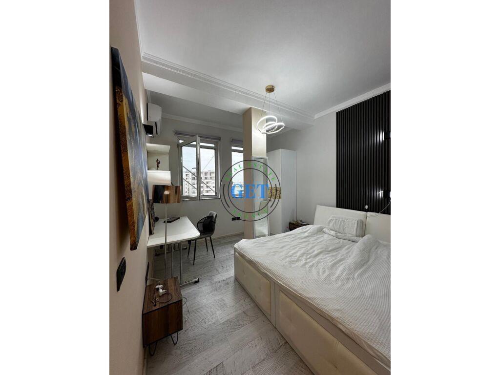 Shitet, Apartament 2+1,Bashkia, Durres!