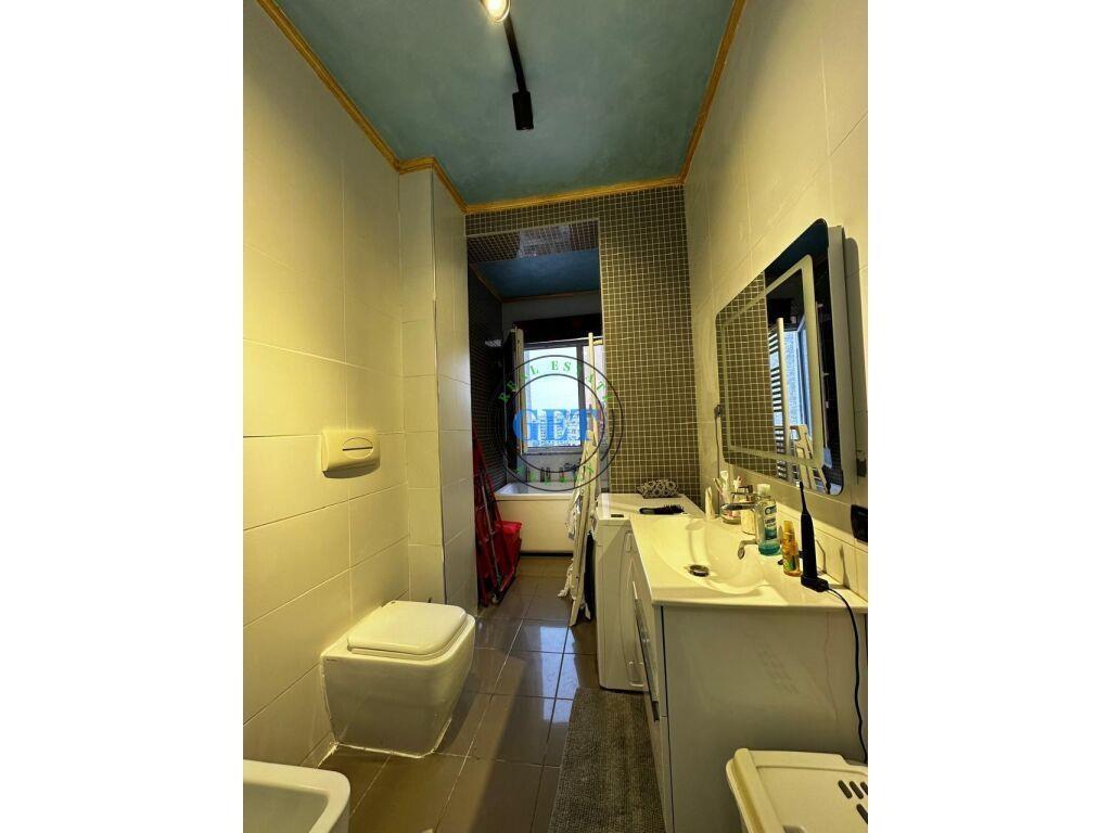 Shitet, Apartament 2+1,Bashkia, Durres!