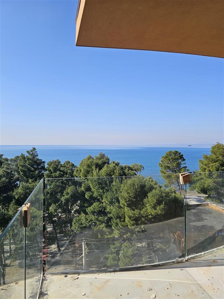 SHITET Apartament me Pamje nga Deti në Kune, Shëngjin