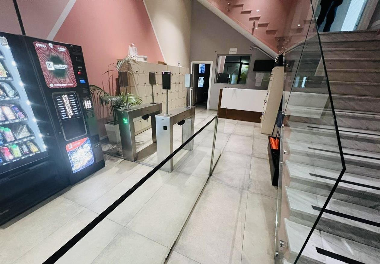 Ambient zyre me qera prane Qendres, Tirane