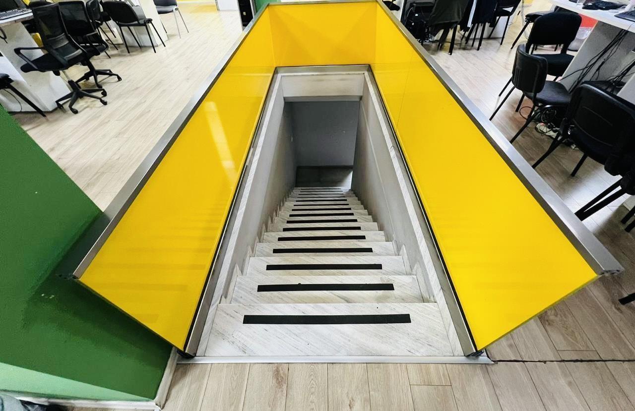 Ambient zyre me qera prane Qendres, Tirane