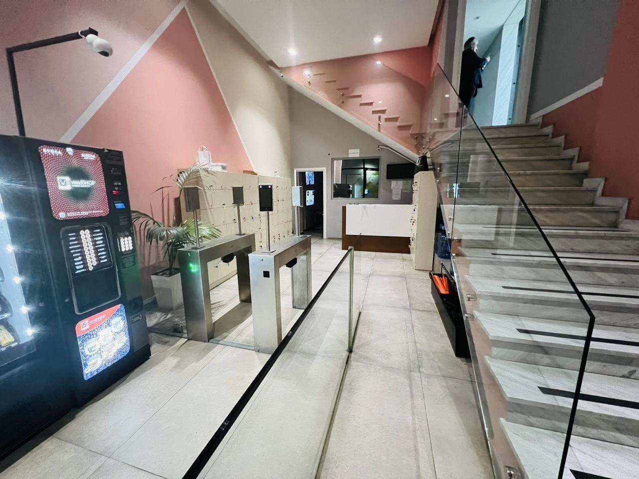 Ambient zyre me qera prane Qendres, Tirane