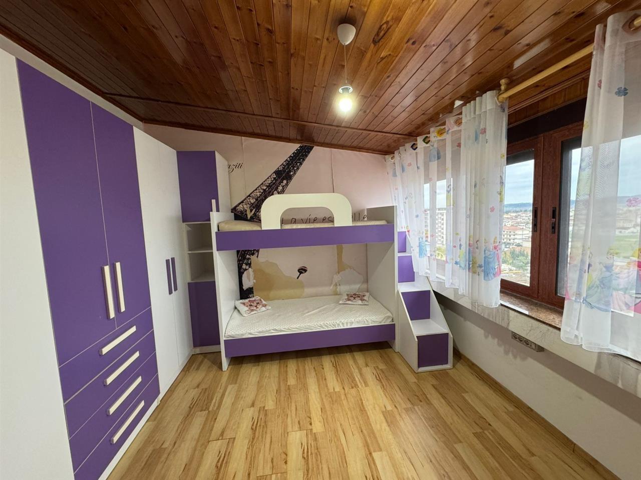 Kavaje, papafingo 3+1 +verande te bollshme,rruga “Kavaljon.