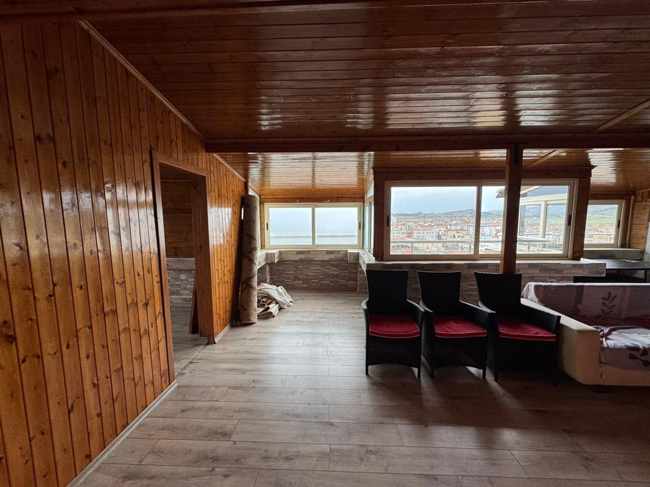 Kavaje, papafingo 3+1 +verande te bollshme,rruga “Kavaljon.