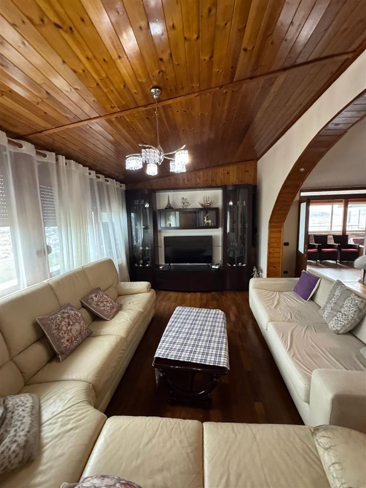 Kavaje, papafingo 3+1 +verande te bollshme,rruga “Kavaljon.