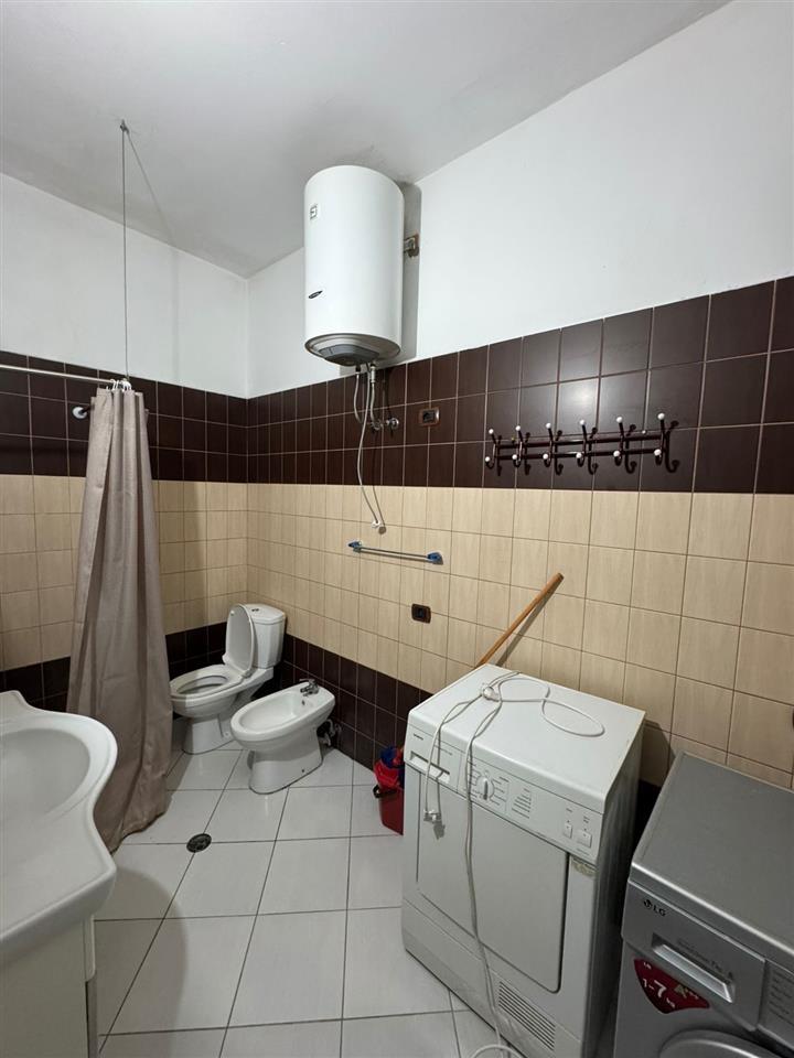 Kavaje, papafingo 3+1 +verande te bollshme,rruga “Kavaljon.