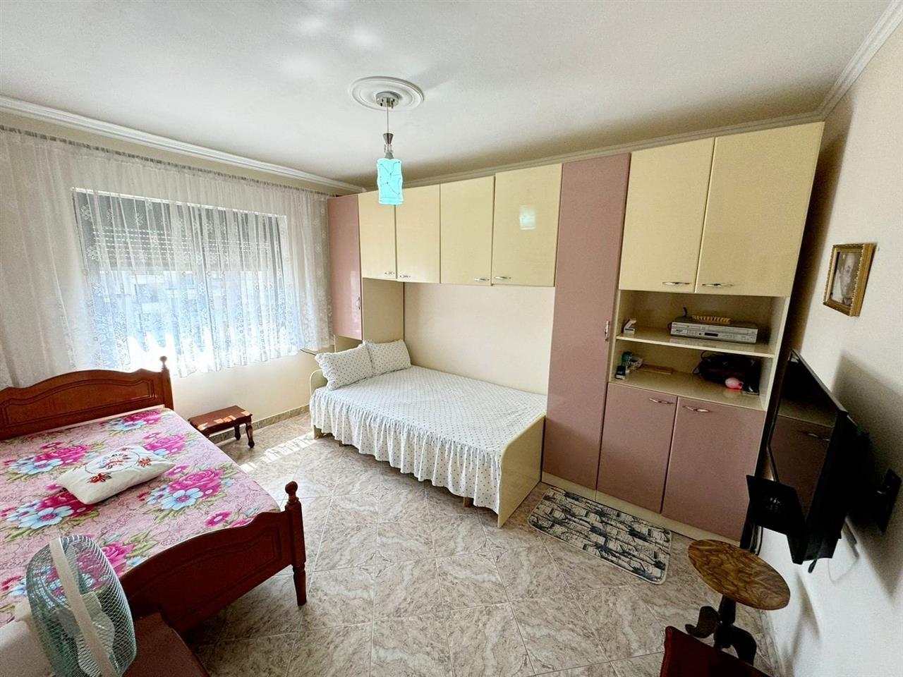 Kavaje,apartament 2+1 zona afer shkolles “Fiqiri Kurti”.