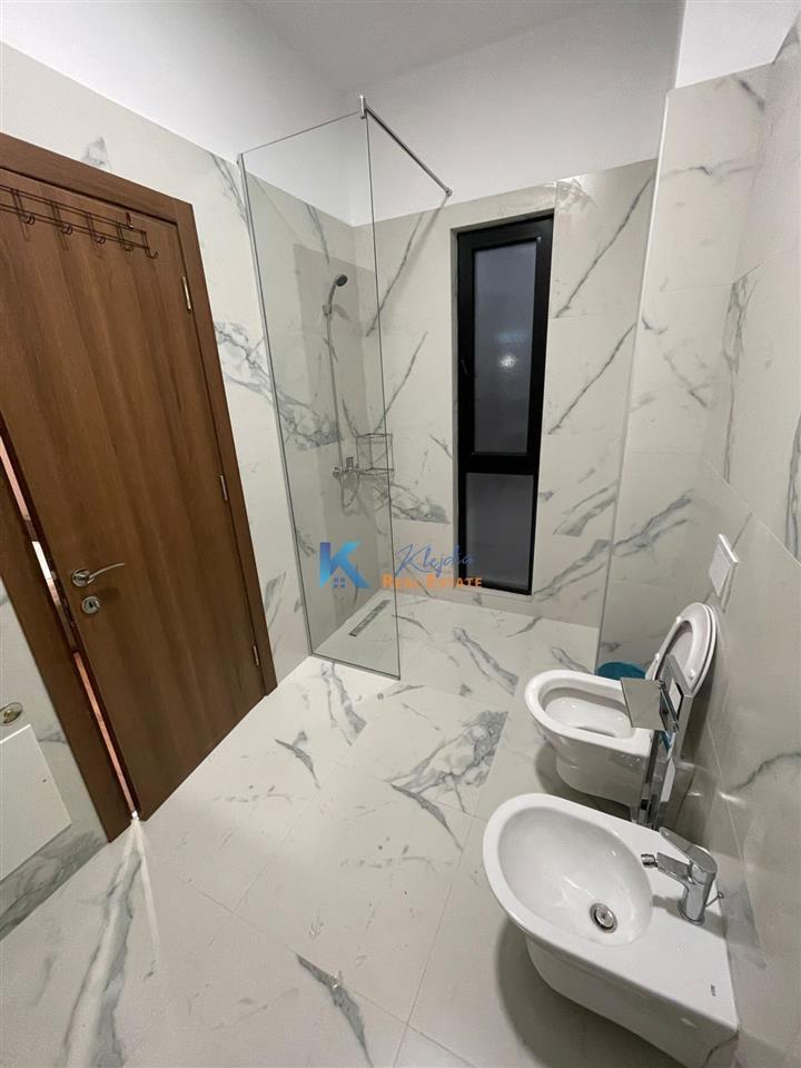 2+1+2 per qira te Kompleksi Arlis, Rruga e Dibres