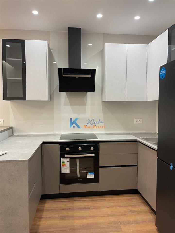 2+1+2 per qira te Kompleksi Arlis, Rruga e Dibres