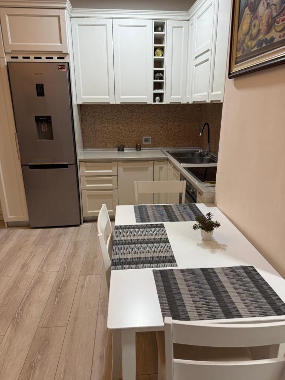 2+1 per qira te Stacioni i Trenit, afer Intermedica