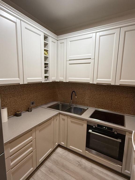 2+1 per qira te Stacioni i Trenit, afer Intermedica