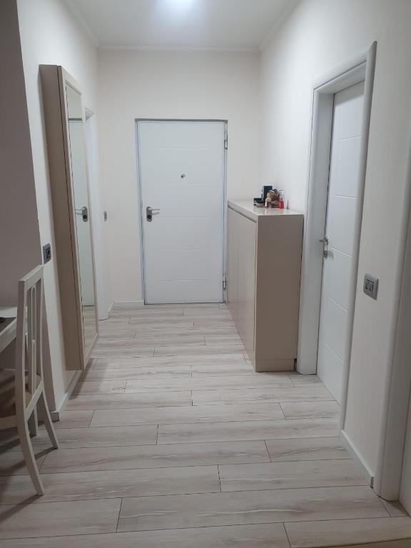 2+1 per qira te Stacioni i Trenit, afer Intermedica